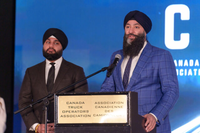 Ontario Minister of Transport, Prabmeet Sarkaria with MPP Commitment to Safety and Support (CNW Group/Canada Truck Operators Association)