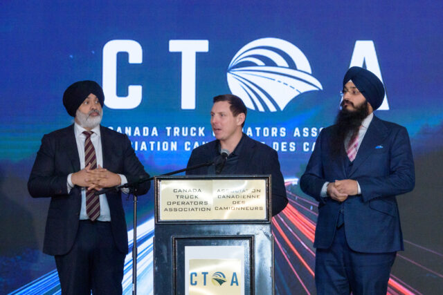 Speaking at the event, Brampton Mayor Patrick Brown, alongside Deputy Mayor Harkirat Singh and Councillor Gurpartap Singh Toor, emphasized Brampton’s role as a national logistics hub and expressed continued support for the trucking community. (CNW Group/Canada Truck Operators Association)